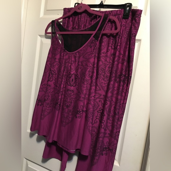 Woman’s 2 Piece INTIMATES Sleepwear Set. - Picture 13 of 15